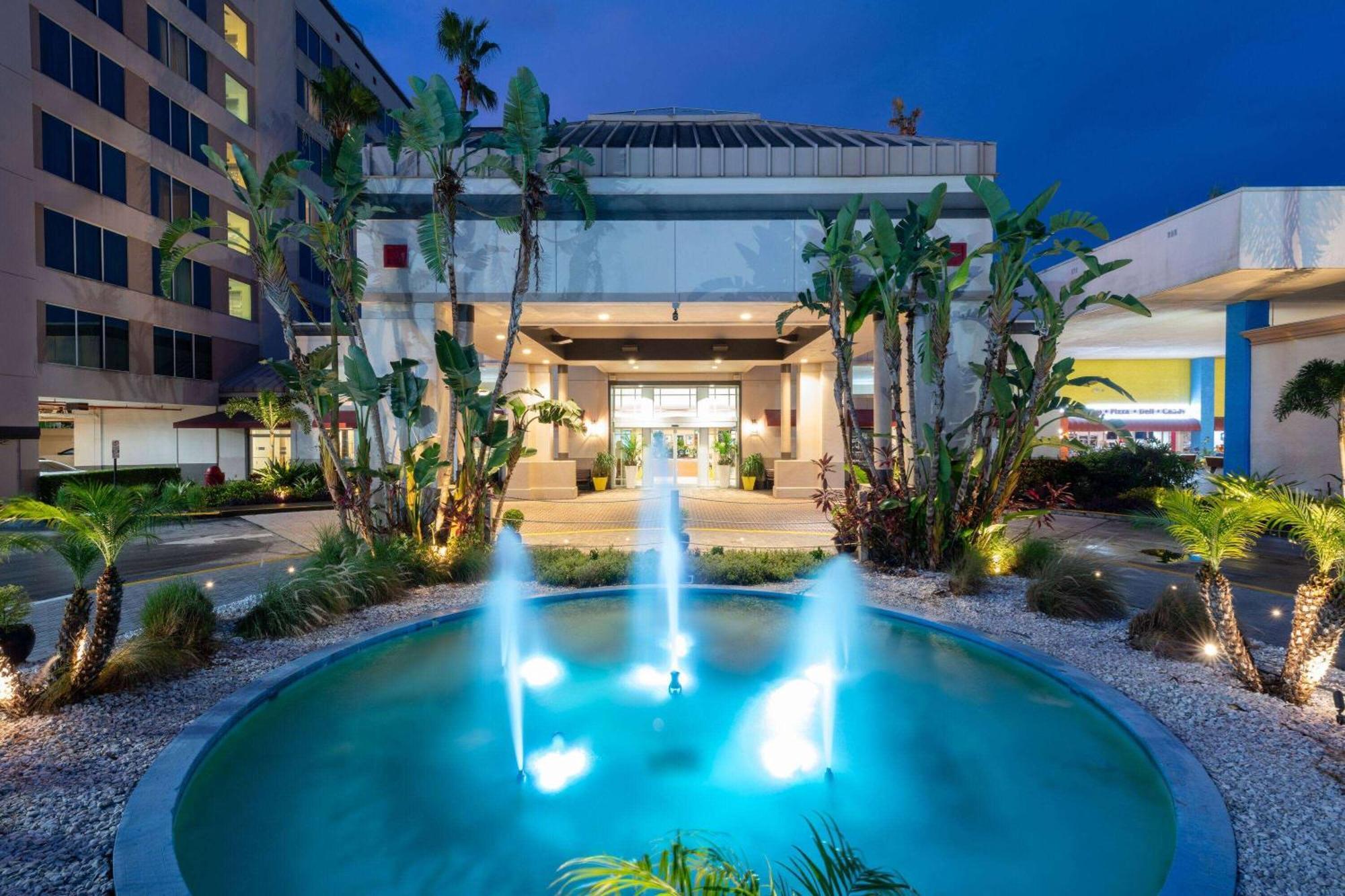 Hôtel Ramada By Wyndham Kissimmee Gateway à Orlando Extérieur photo